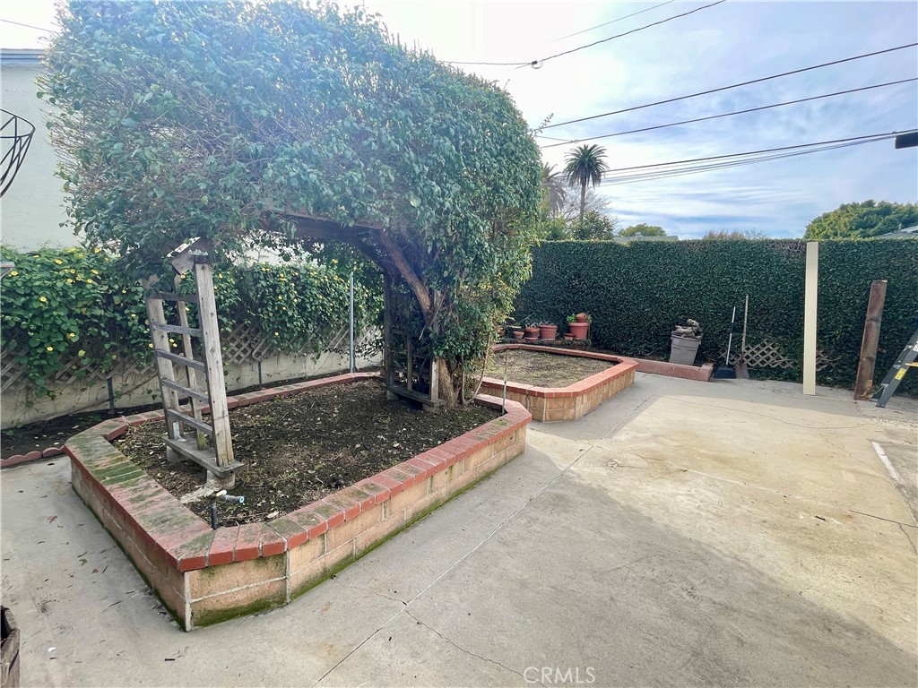 https://media.crmls.org/medias/3705f79b-2751-4c4a-ac59-e6ce062141b1.jpg?preset=X-Large