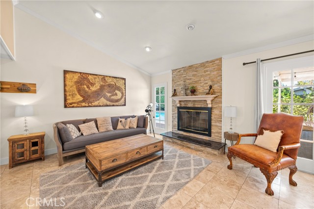 6045 Sausalito Avenue, Woodland Hills CA: https://media.crmls.org/medias/370650a7-3218-4d81-a247-23083e5e2719.jpg