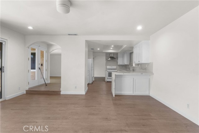 10829 Firmona Avenue photo 4