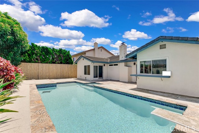 Detail Gallery Image 19 of 39 For 9561 Rockpoint Dr, Huntington Beach,  CA 92646 - 4 Beds | 2 Baths