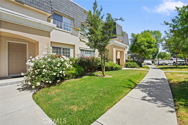 19211 Haynes Street, Reseda CA: https://media.crmls.org/medias/37074355-bcc2-4243-b0cf-9d4448ce9c16.jpg
