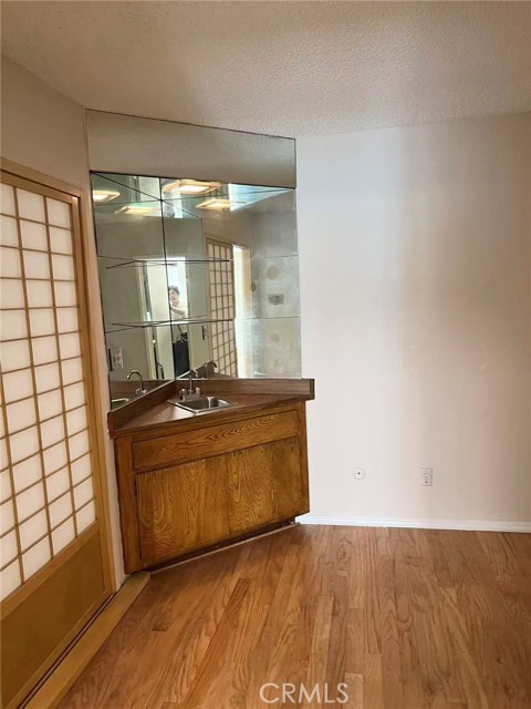 Detail Gallery Image 8 of 13 For 380 S. Euclid Ave #108, Pasadena,  CA 91101 - 2 Beds | 2 Baths