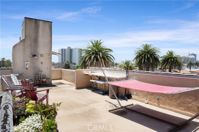 1425 E 2nd Street, Long Beach CA: https://media.crmls.org/medias/37085fea-930c-4625-8a07-ff5a0fa17cac.jpg