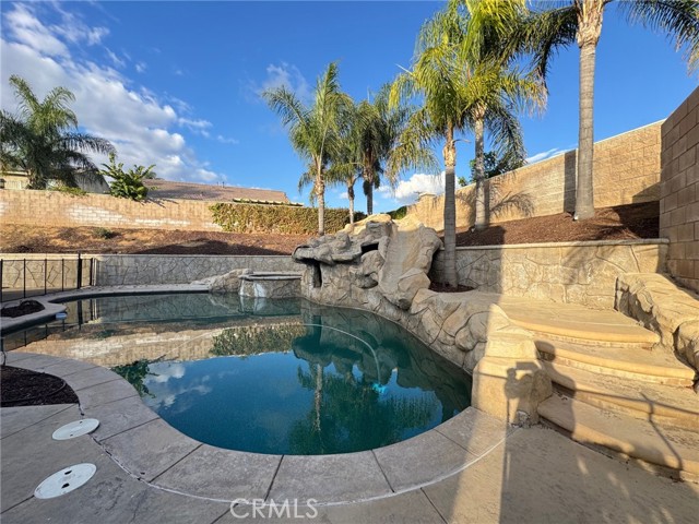 Detail Gallery Image 4 of 60 For 11818 Amethyst Ct, Jurupa Valley,  CA 91752 - 6 Beds | 3 Baths