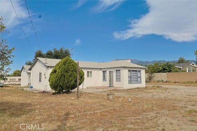 8005 Oleander, Fontana CA: https://media.crmls.org/medias/37091f32-16a0-4f87-9e8e-2babe88f0a9f.jpg