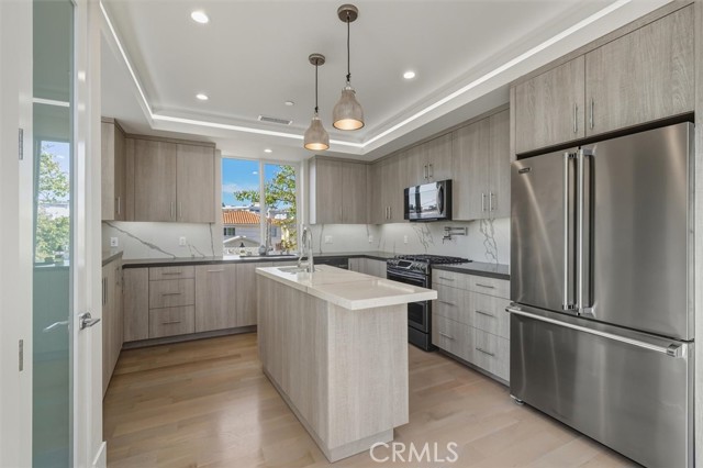 Detail Gallery Image 8 of 49 For 1729 Harriman Ln a,  Redondo Beach,  CA 90278 - 4 Beds | 3/1 Baths