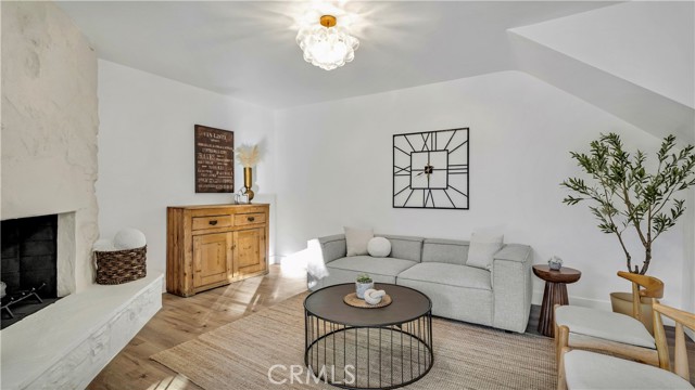 Detail Gallery Image 21 of 43 For 20923 De La Guerra St, Woodland Hills,  CA 91364 - 3 Beds | 2/1 Baths