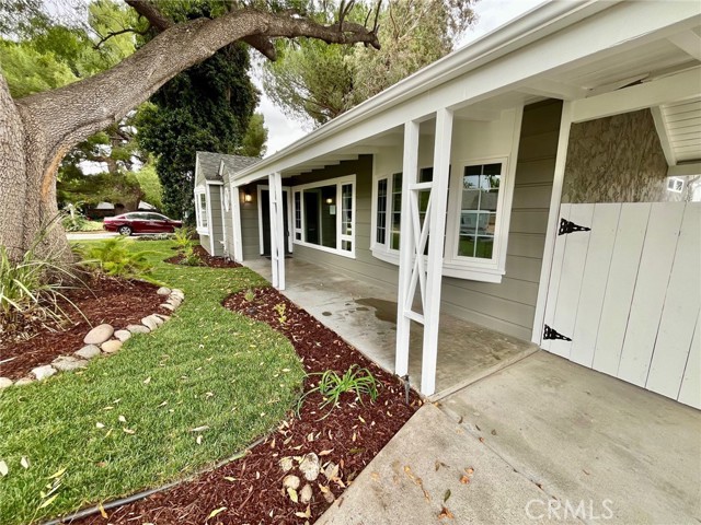 Detail Gallery Image 3 of 38 For 15754 Gault St, Van Nuys,  CA 91406 - 3 Beds | 2 Baths