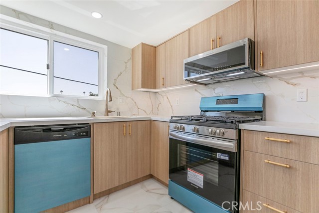 116 W Maple, Glendale CA: https://media.crmls.org/medias/370b136a-6216-456a-a452-e081f3b2f262.jpg
