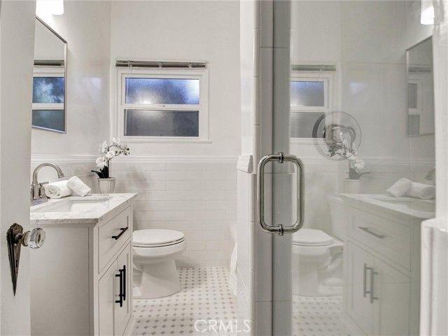 Detail Gallery Image 21 of 30 For 9949 Young Dr #204,  Beverly Hills,  CA 90212 - 1 Beds | 1 Baths