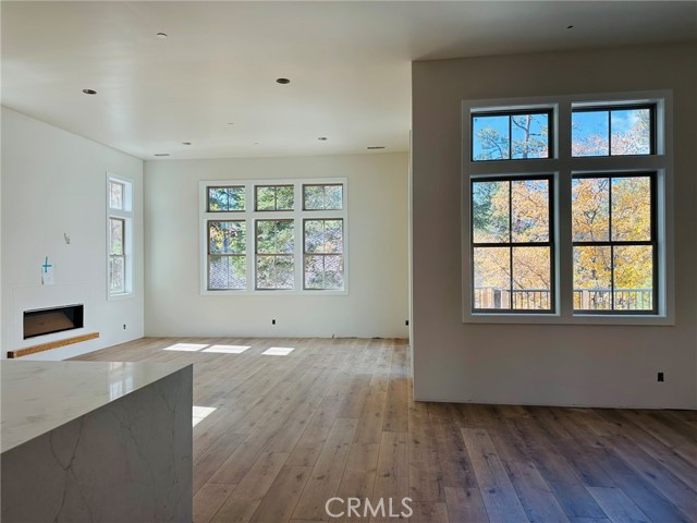 Detail Gallery Image 4 of 30 For 870 Pine Meadow Ct, Big Bear Lake,  CA 92315 - 3 Beds | 3/1 Baths