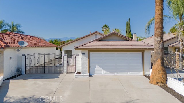Detail Gallery Image 1 of 22 For 2092 Greenbriar St, Colton,  CA 92324 - 3 Beds | 2 Baths