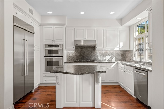 Detail Gallery Image 11 of 26 For 2676 Bungalow Pl, Corona Del Mar,  CA 92625 - 3 Beds | 2/1 Baths