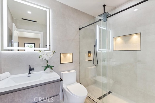 22452 Dolorosa Street, Woodland Hills CA: https://media.crmls.org/medias/370e8272-443e-4bfb-8a87-03d9725e9f71.jpg