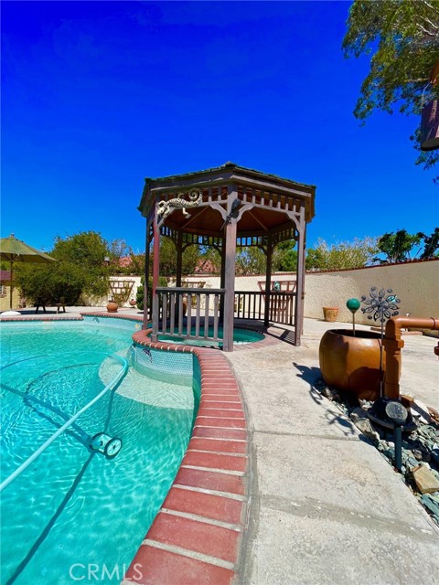 16407 Koda Road, Apple Valley CA: https://media.crmls.org/medias/370e893b-e8c2-456d-ae9c-18ce0e41f6f6.jpg