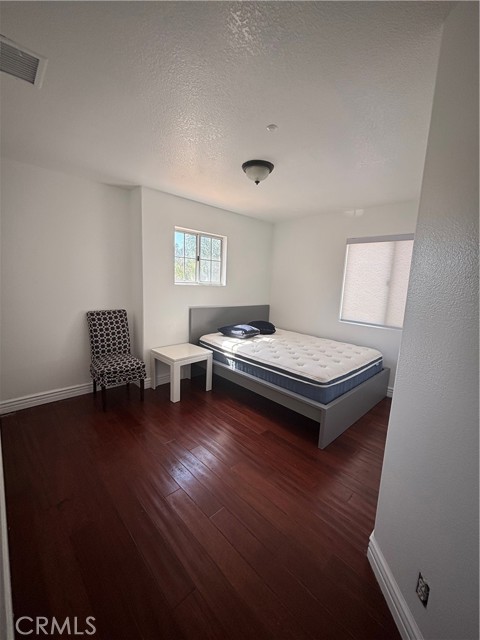 Detail Gallery Image 13 of 19 For 8043 Tuscany St, Fontana,  CA 92336 - 5 Beds | 3 Baths