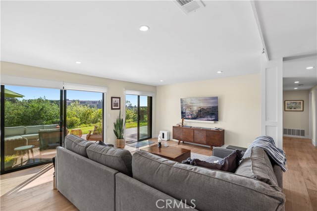 Detail Gallery Image 20 of 36 For 659 Vista Bonita, Newport Beach,  CA 92660 - 2 Beds | 2/1 Baths