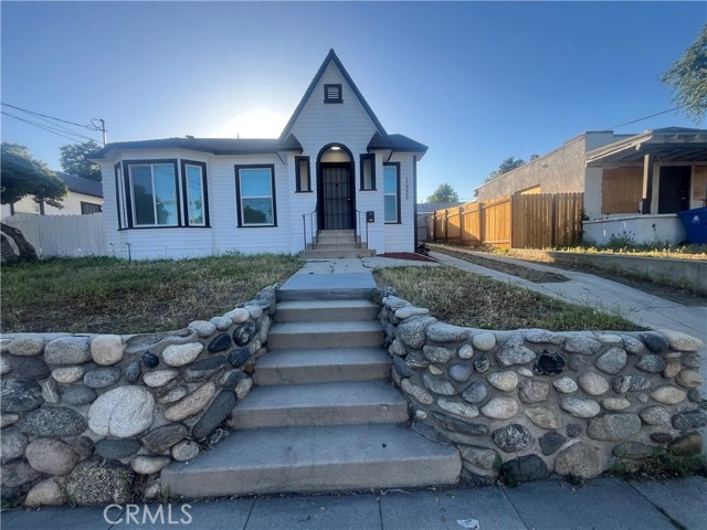 Detail Gallery Image 1 of 18 For 10322 Plainview Ave, Tujunga,  CA 91042 - 2 Beds | 1 Baths