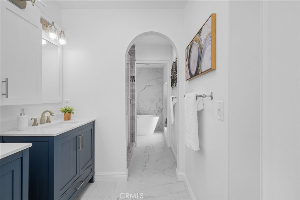 https://media.crmls.org/medias/370f39a1-0d02-4792-bbd8-946a012b13b1.jpg?preset=X-Large