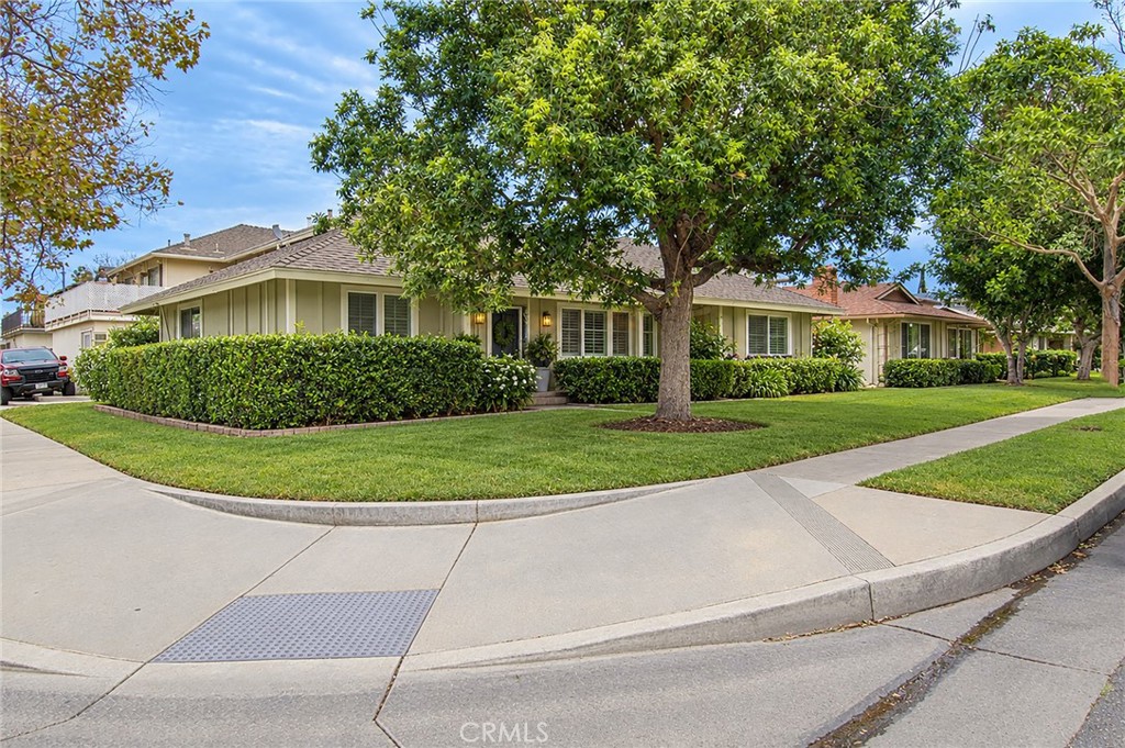 Quadruplex at 2731 W Orion Avenue