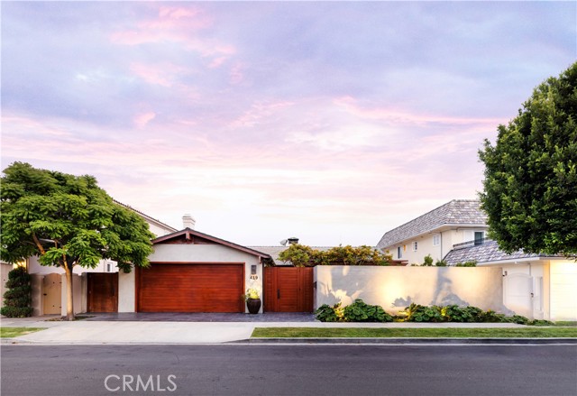 419 Evening Star Lane, Newport Beach CA: https://media.crmls.org/medias/37109386-2d1b-42a6-8413-2277e1d06301.jpg