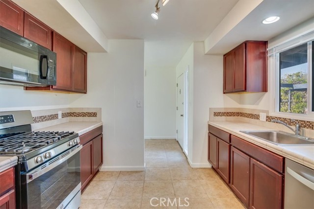 Detail Gallery Image 6 of 28 For 470 Majestic, Santa Maria,  CA 93455 - 4 Beds | 2 Baths