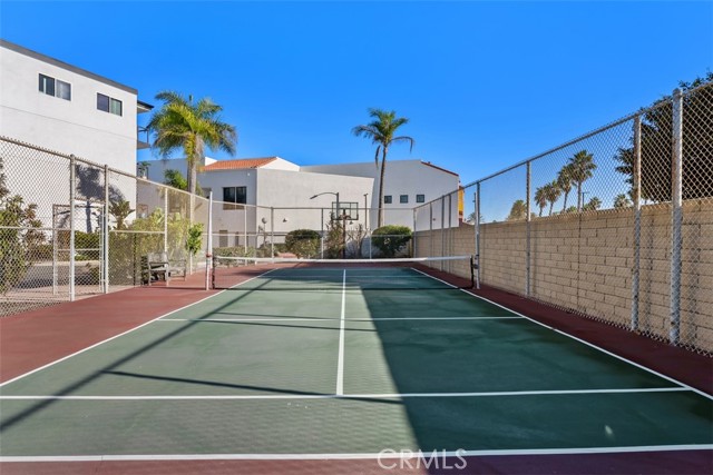 Detail Gallery Image 35 of 48 For 16255 Pacific Cir #204,  Huntington Beach,  CA 92649 - 3 Beds | 3 Baths