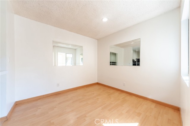 18307 Burbank Boulevard, 34 photo 4