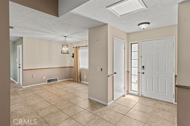 Detail Gallery Image 10 of 46 For 12852 Mountain Shadows Ct, Victorville,  CA 92392 - 4 Beds | 2 Baths