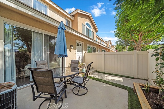 Detail Gallery Image 5 of 30 For 839 S Yellowstone Way, Anaheim,  CA 92808 - 2 Beds | 2/1 Baths