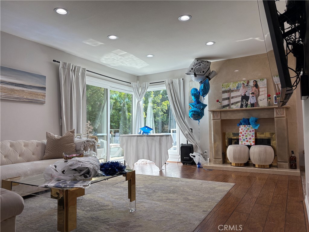 https://media.crmls.org/medias/371393d3-566c-430f-98ca-8f44eba82af2.jpg?preset=X-Large