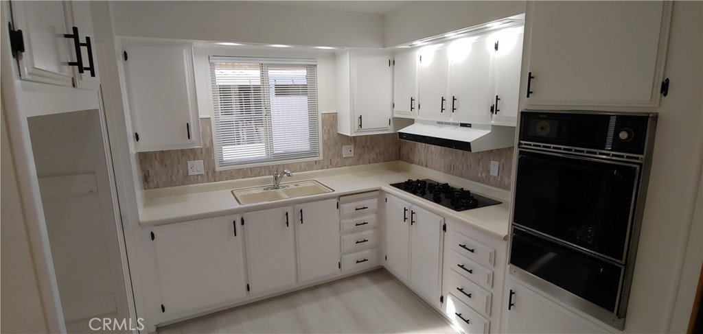 MLS #OC26112452 image #5