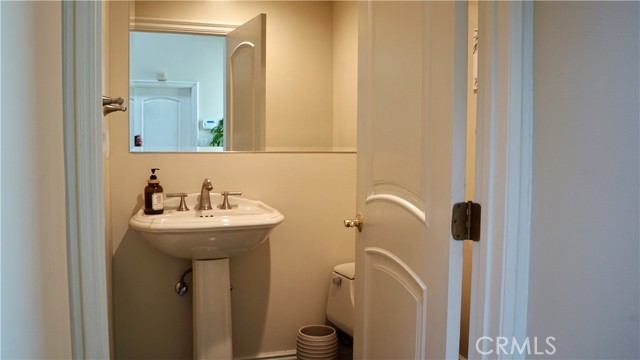 925 Sherlock Dr, Burbank CA: https://media.crmls.org/medias/3714aca4-3432-452c-a682-00ef4f1b2c71.jpg