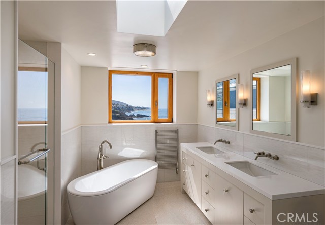 1901 Ocean Way, Laguna Beach CA: https://media.crmls.org/medias/3715f61a-b94a-4419-8bc7-f38db1bbbd34.jpg