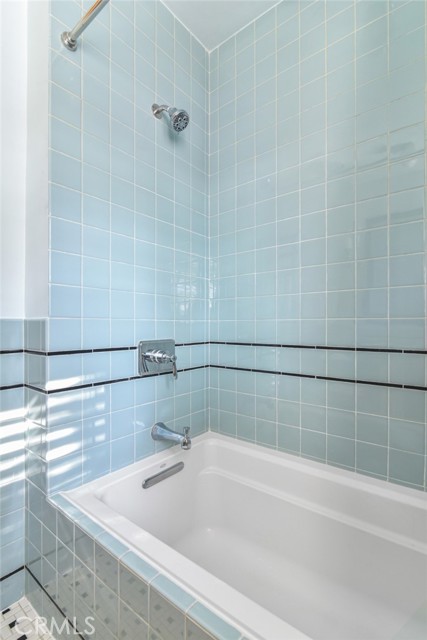 Detail Gallery Image 28 of 38 For 8246 4th St, Los Angeles,  CA 90048 - 2 Beds | 2 Baths