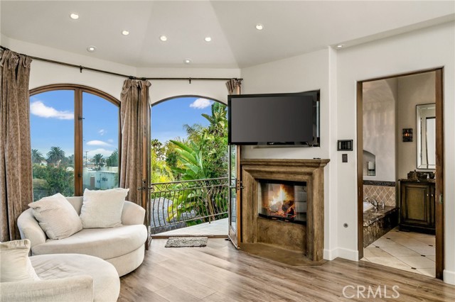 215 S Poinsettia Avenue, Manhattan Beach CA: https://media.crmls.org/medias/37170bca-58d7-4391-ab1c-037d6d2a416b.jpg