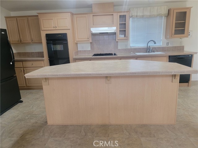 Detail Gallery Image 6 of 9 For 20230 Planada Ct, Riverside,  CA 92508 - 2 Beds | 2 Baths