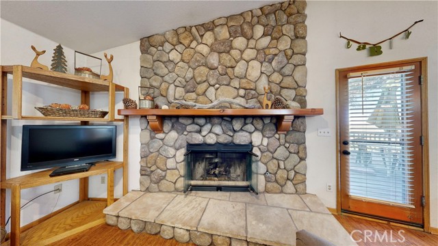 Detail Gallery Image 20 of 69 For 590 Arrowhead Villa Rd, Lake Arrowhead,  CA 92352 - 3 Beds | 2/1 Baths