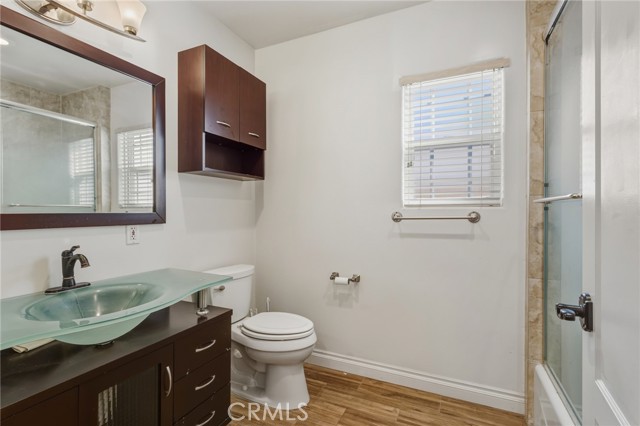 Detail Gallery Image 15 of 31 For 22639 Calvert St #F,  Woodland Hills,  CA 91367 - 1 Beds | 1 Baths