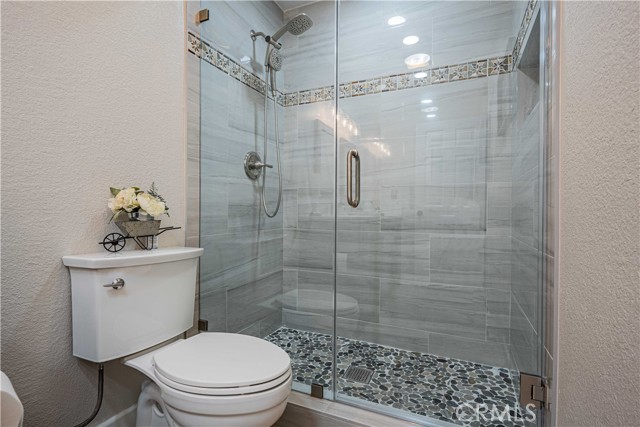 Detail Gallery Image 35 of 74 For 23200 Canyon Lake Dr, Canyon Lake,  CA 92587 - 4 Beds | 2 Baths