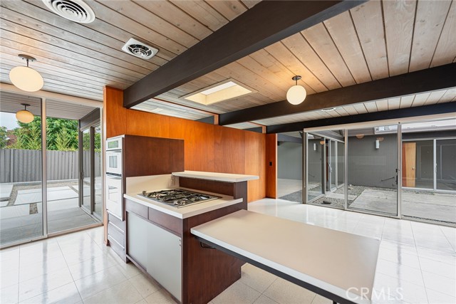 5112 E Valencia Drive, Orange CA: https://media.crmls.org/medias/3719fde3-dbf4-41fb-8766-96bce4330974.jpg