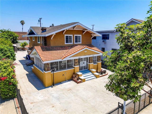 2104 Crenshaw Boulevard, Los Angeles CA: https://media.crmls.org/medias/371a7599-92f8-428b-be65-98a0c3cfcba5.jpg