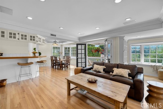 593 26th Street, Manhattan Beach, California 90266, 3 Bedrooms Bedrooms, ,2 BathroomsBathrooms,Residential,Sold,26th,SB22189948