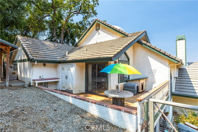 9555 Santa Cruz Road, Atascadero CA: https://media.crmls.org/medias/371af330-f8f9-4d74-bea3-210329f0bad9.jpg