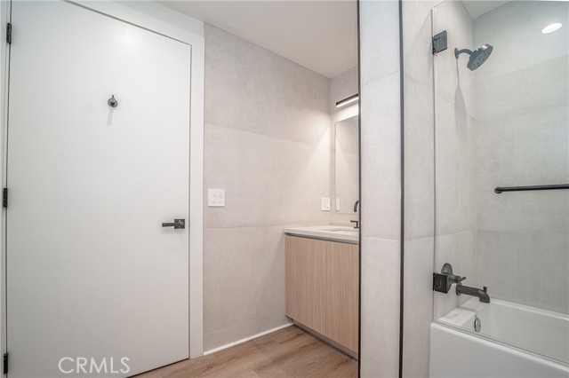 2828 London Street, Los Angeles CA: https://media.crmls.org/medias/371b2c19-9f21-4e4c-a4ee-83486555dcda.jpg