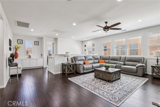 27631 Camellia Drive, Saugus CA: https://media.crmls.org/medias/371b69b6-a947-471e-84d8-18594722be5b.jpg