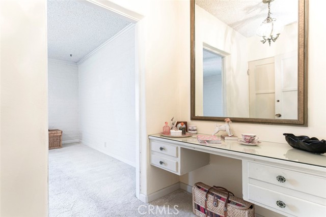 1422 W Riverside Drive, Burbank CA: https://media.crmls.org/medias/371bae41-982e-4406-b0c8-af8675489554.jpg