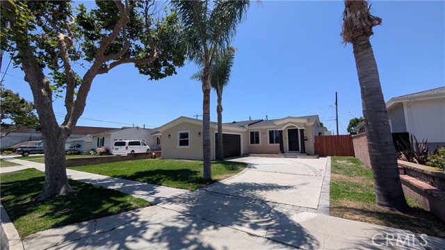 18505 Van Ness Avenue, Torrance CA: https://media.crmls.org/medias/371bbc74-34ea-4a9d-81ad-0a54258059e5.jpg