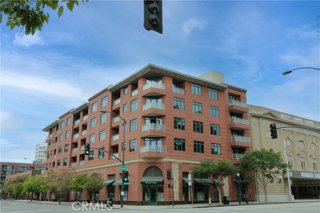 Detail Gallery Image 1 of 33 For 125 N Raymond Ave #412,  Pasadena,  CA 91103 - 2 Beds | 2 Baths