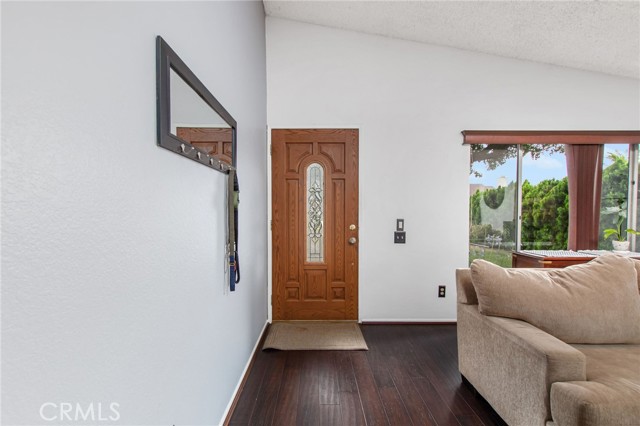 Detail Gallery Image 4 of 36 For 1137 Blossom Hill Dr, Corona,  CA 92878 - 4 Beds | 2 Baths